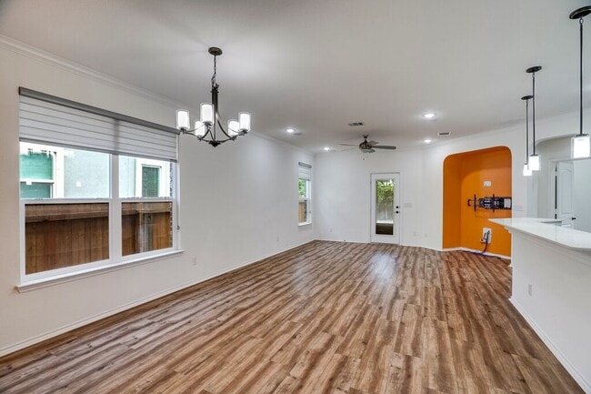 Photo - 516 Ayinger Ln