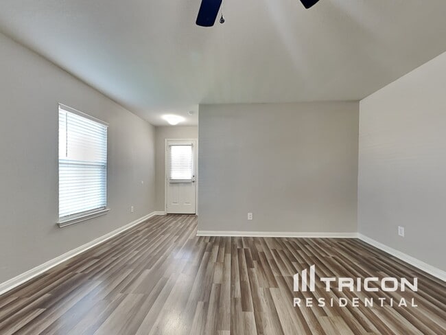 Photo - 1405 Breanna Ln