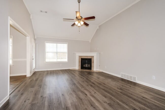 Photo - 1303 Chatman Way