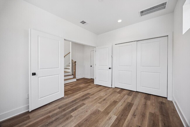 Photo - 835 Elkhart St