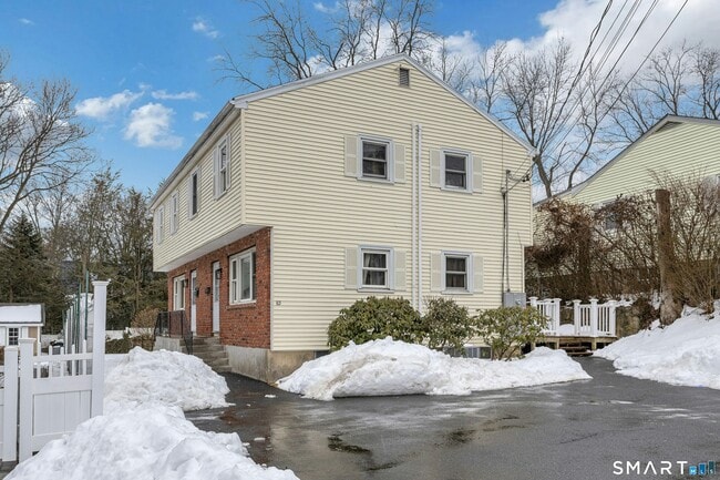 Building Photo - 85 Burwood Ave Unit Back