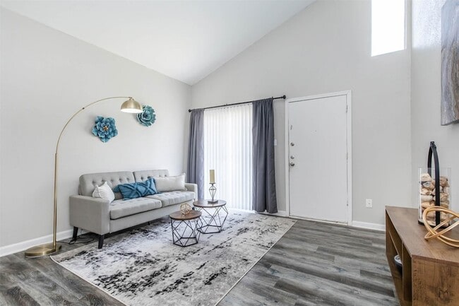Building Photo - 18001 Cypress Trace Rd Unit 606 Rental