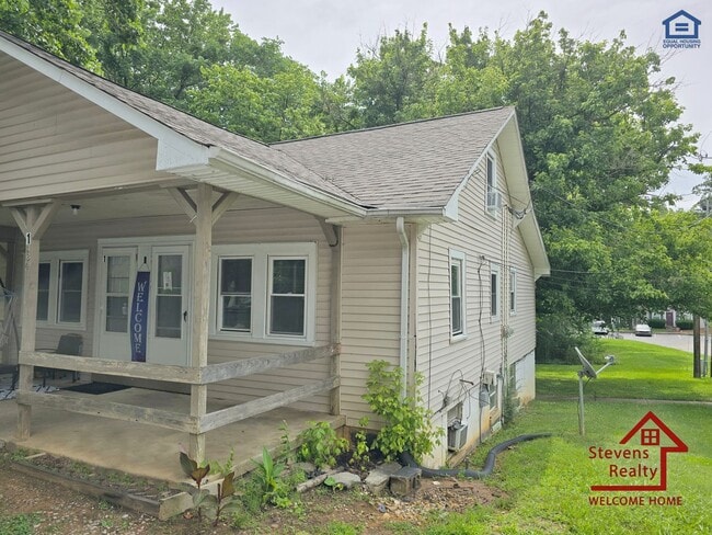 Photo - 1364 Crescent Dr