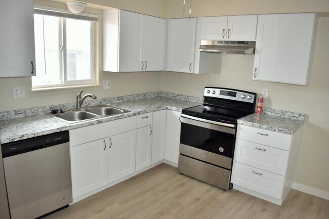 6829 Western Pl