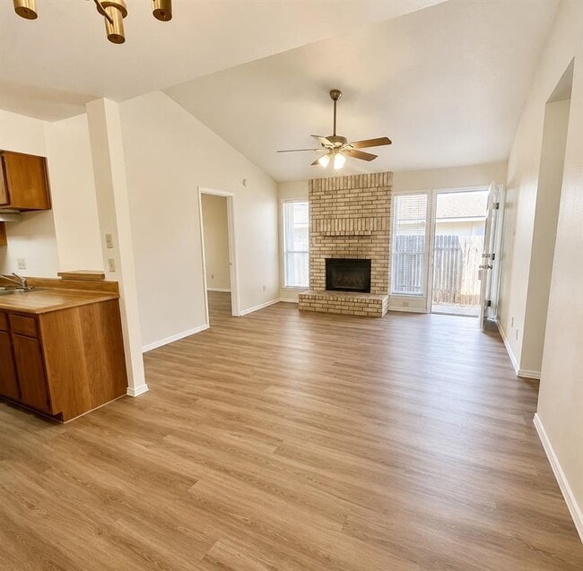 Photo - 2114 Redwing Way