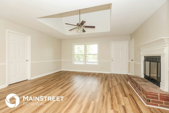 Photo - 2360 Uriah Pl