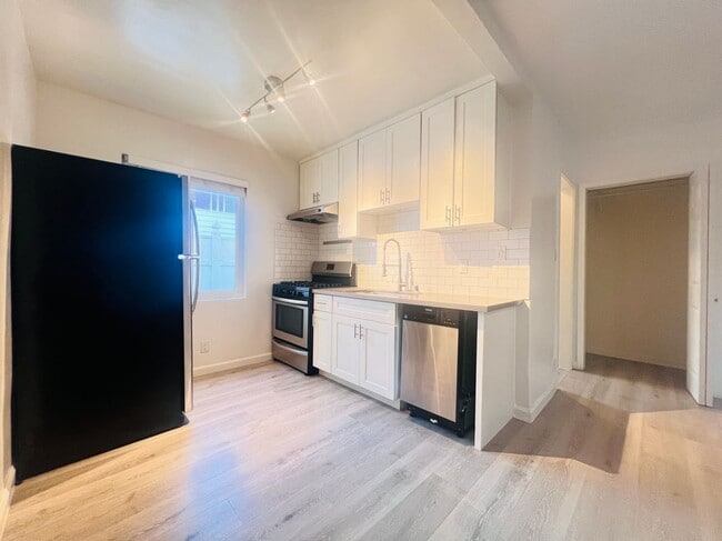 Photo - 5525 Harold Way