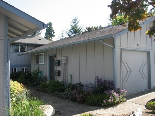 Photo - Bainbridge Townhouse with garage