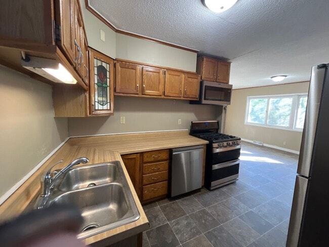 Photo - 4 bedroom, 2 bathroom home in the peaceful community of Mahtomedi access to White Bear Lake