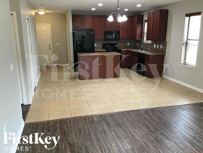 Photo - 1011 22nd St E