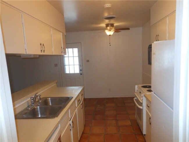 2308 Barton Skyway