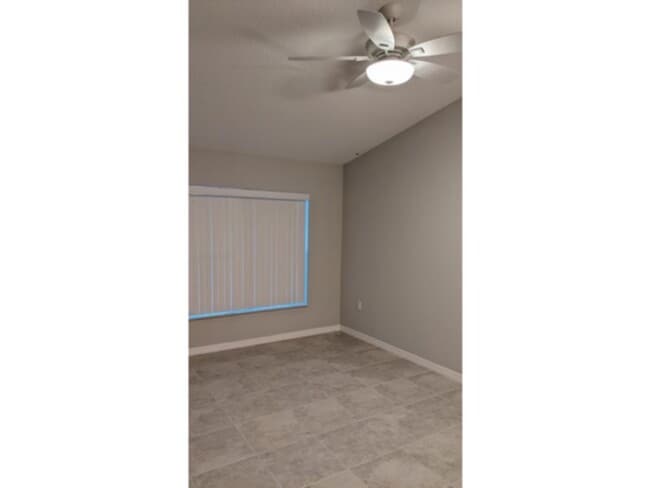 Photo - Spacious 4 bedroom/2 bath/ 2 car garage Duplex. www.WeRentSunshine.com