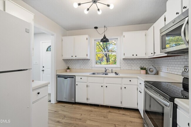 Photo - 6422 English Oaks Dr