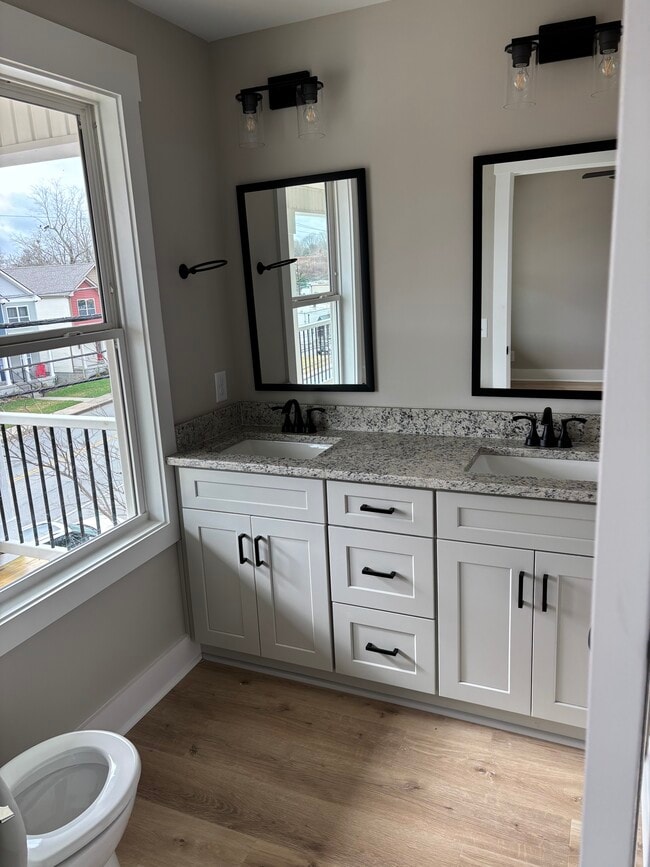 Photo - 715 Crossland Ave