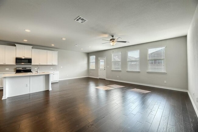 Photo - 108 Flexus Ln