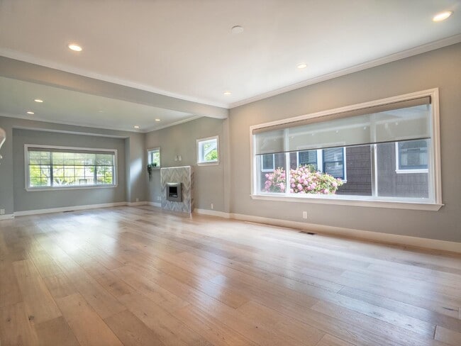 Photo - 1435 Edgehill Dr