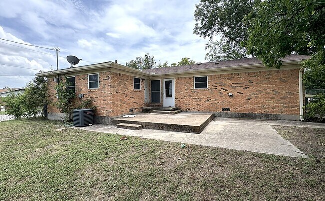 Photo - 605 E Robertson Ave