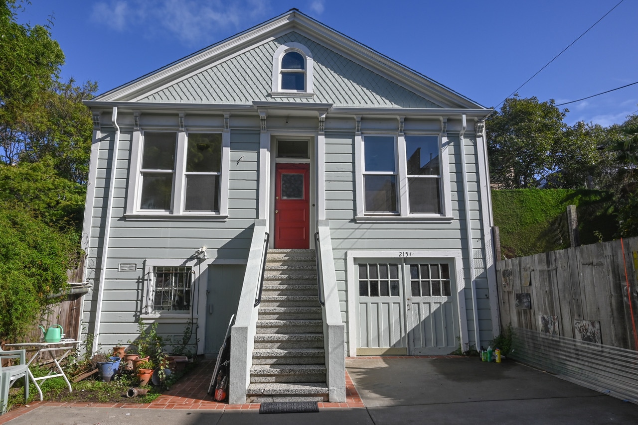 Photo - 215 Fair Oaks St House