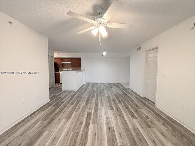 Photo - 655 SW 111th Way Unidad 201