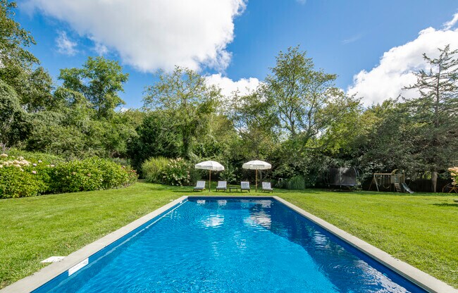 Photo - 251 Meadows W