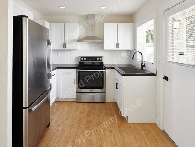 Photo - 1135 NE Holland St