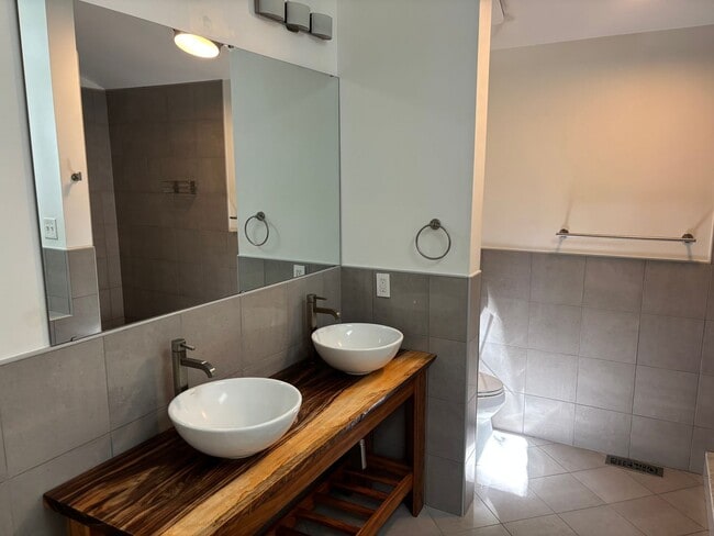 Photo - 2729 Poplar Ln