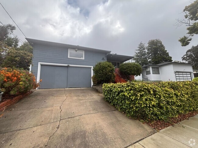 Building Photo - Stylish 4-Bedroom Home in Oakland Hills – ...