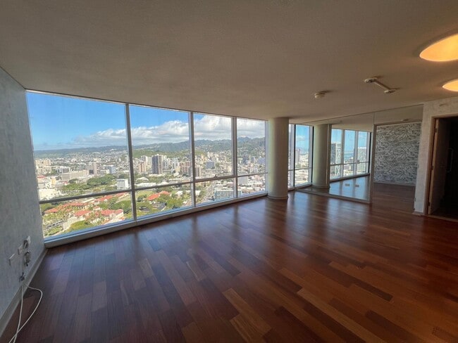 Photo - Moana Pacific, High rise 44th floor spacious 1 bedroom/1 bathroom