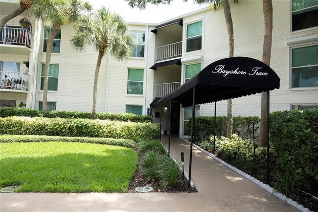 Building Photo - 3325 Bayshore Blvd Unit E35