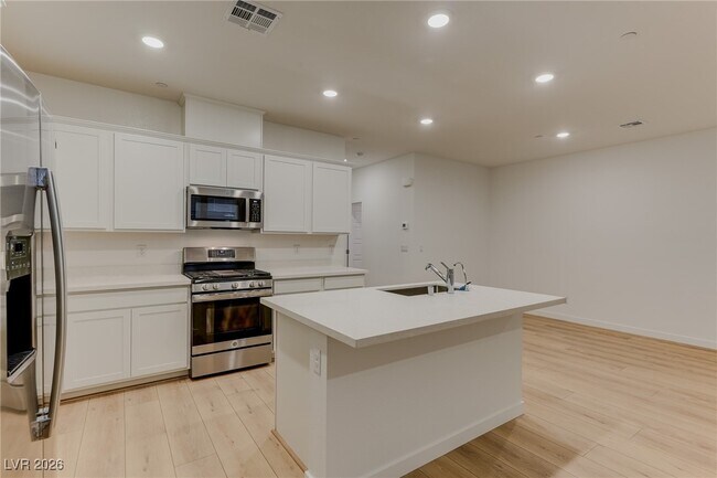 Photo - 134 Laguna Cmns Ln