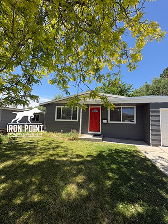 Photo - 3 Bed/1 Bath off Broadway near downtown Boise & BSU - Landscaping Included.