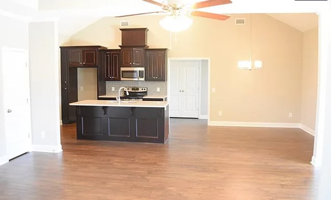 Photo - 10 Ivy Cross