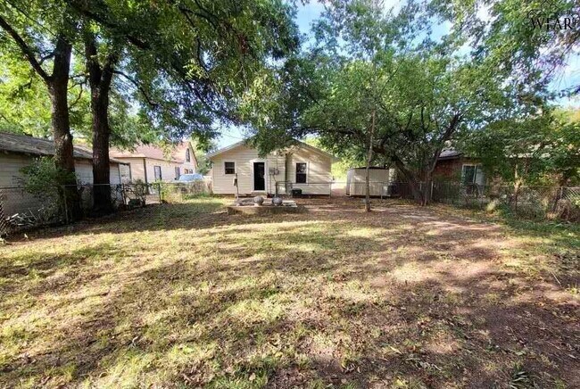 Photo - 1517 Blonde St