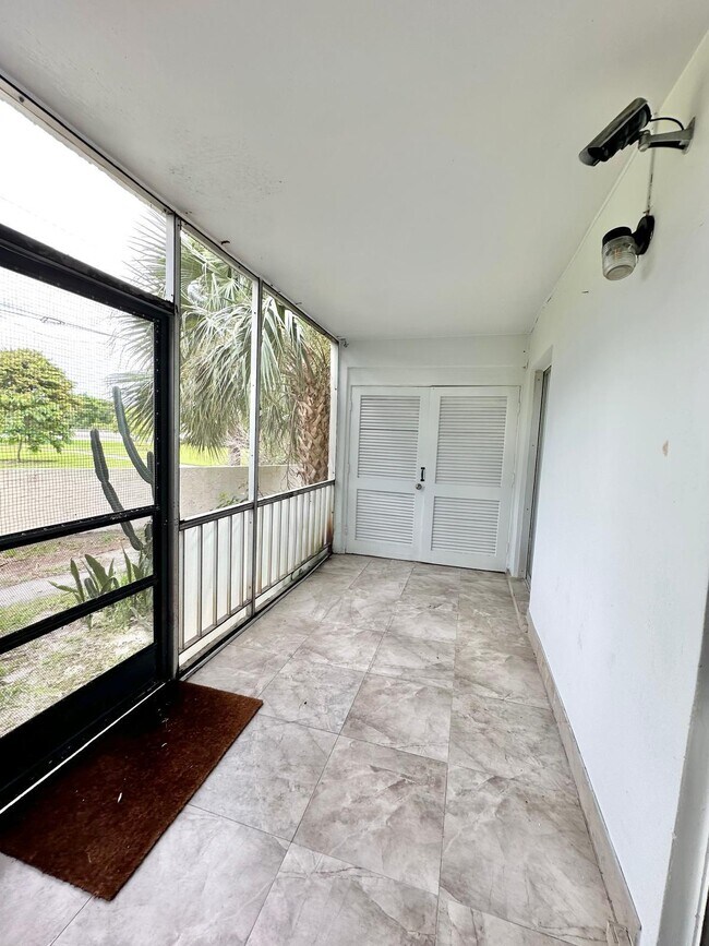 Photo - 610 NW 13th St Unidad 16