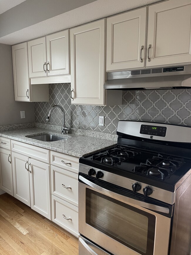 Building Photo - 52 Valley St Unit R1