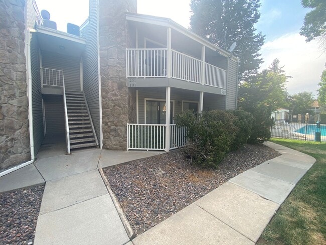 Building Photo - Beautiful 1 Bedroom Condo Across from Buck... Unit 101