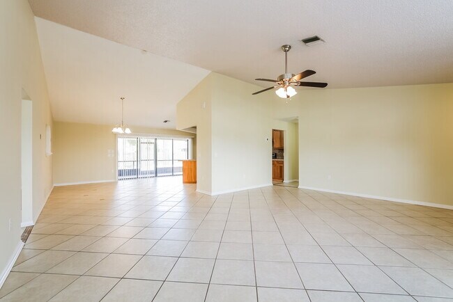 Photo - 15153 Buswell Ave