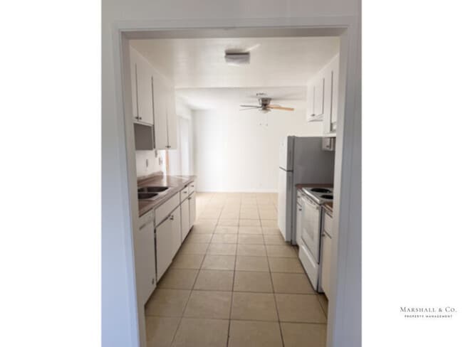 Photo - Spacious 2br/1ba, NEW FLOORS, LRG. Bedroooms, Private Patio, Garage!!