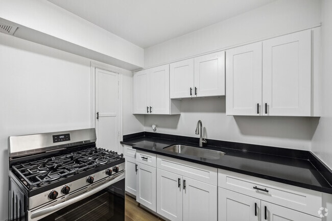 Building Photo - 1769 N Orange Dr Rental