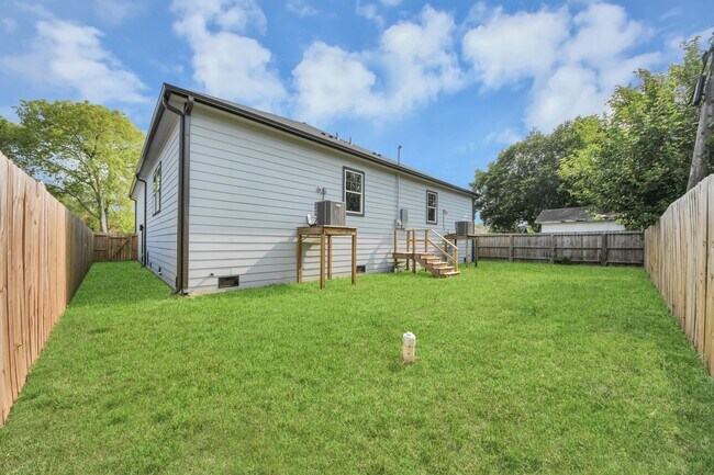 Photo - 1307 Laskey St