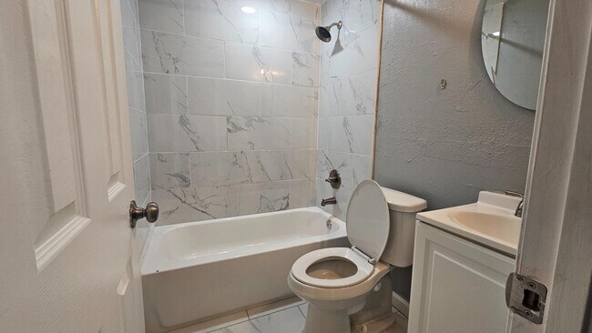 Photo - 1902 Mc Millan St Apartamento