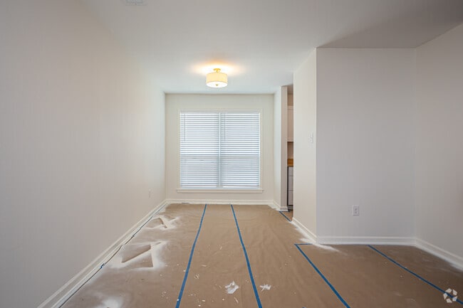 2BR, 1BA - 756SF