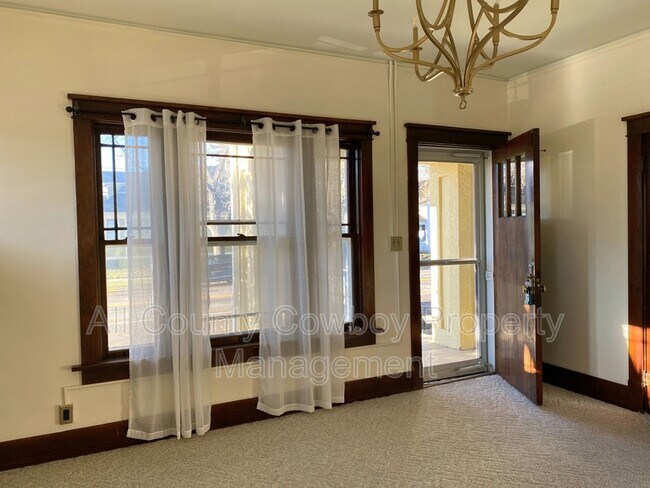 Photo - 623 E Lewis St