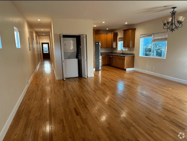 Building Photo - 916 Unit B Rental