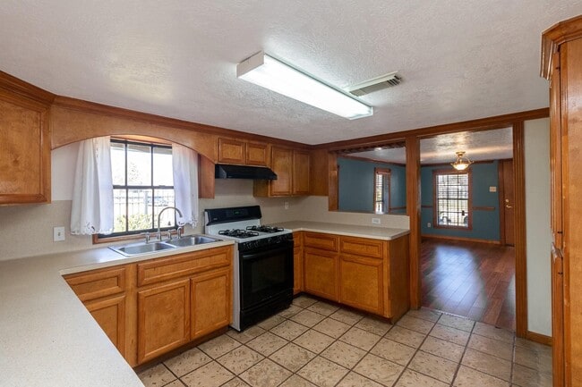 Photo - 8004 Mendez St