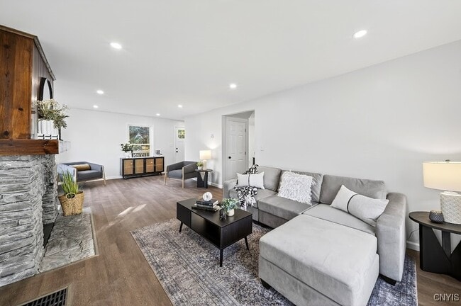 Photo - 127 E Warrington Rd