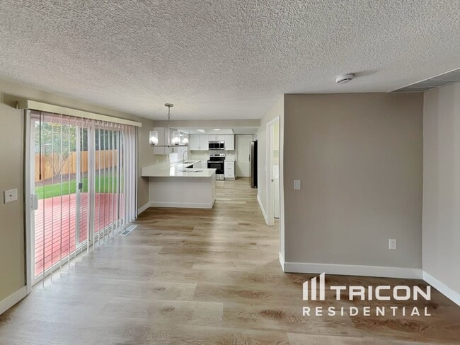 Photo - 15714 NE 42nd St