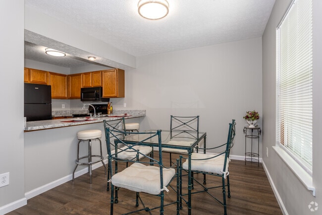 2BR, 1 BA - 960SF - Garden - Dining Room