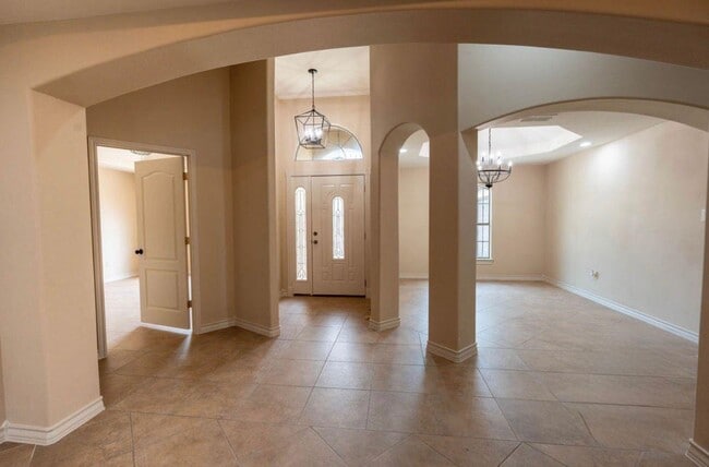 Photo - 204 N Espana Dr