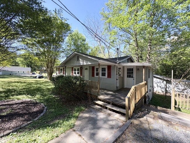 Building Photo - 4579 Spring St